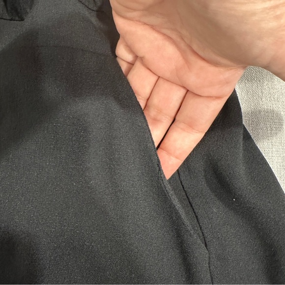 Ella Moss sz. M Black Cold Shoulder Romper, pockets, date night - Picture 7 of 7